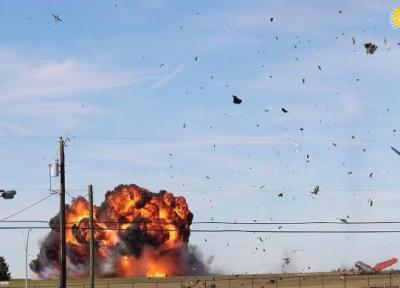 برخورد مرگبار یک هواپیما با بمب افکن بی 17 در آمریکا